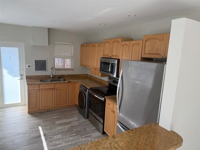 Photo - 2051 NE 56th St Unit 1