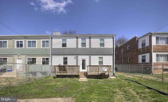 Building Photo - 257 Newcomb St SE Unit 4 Rental