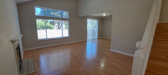 Photo - 320 Stamper Cir