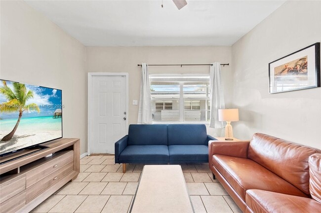 Photo - 1127 NE 5th Ave Unit 4