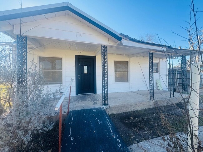 Building Photo - 15 E 24th St