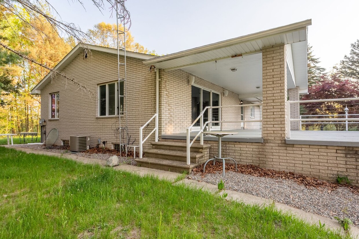 Welcome to this charming 3 bedroom, 2 bath... - Welcome to this charming 3 bedroom, 2 bath...