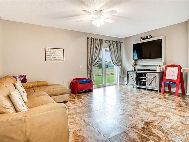 Photo - SINGLE FAMILY HOME IN POINCIANA 3/2