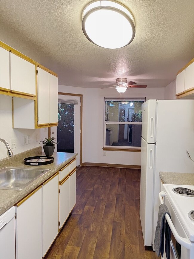 Photo - Beautiful 2 Bedroom Apartment Coming Avail... Unit 15