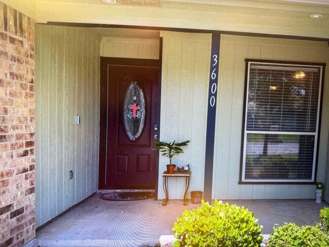 Photo - Wedgewood Addition 3 bed 2 bath 2 car garage