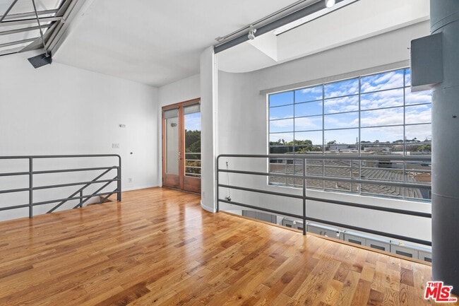 Photo - 1015 Marine St Unidad 4