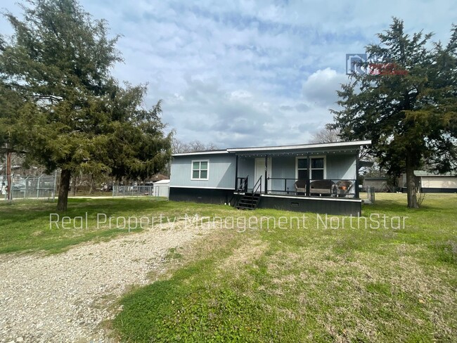 Charming 2 bedroom, 1 bathroom by the lake! House - House Rental in ...