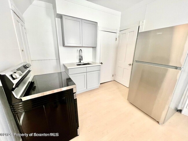 Photo - 2038 Rigg St