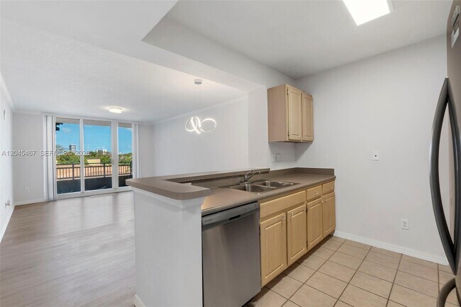 Photo - 2665 SW 37th Ave Unit 301