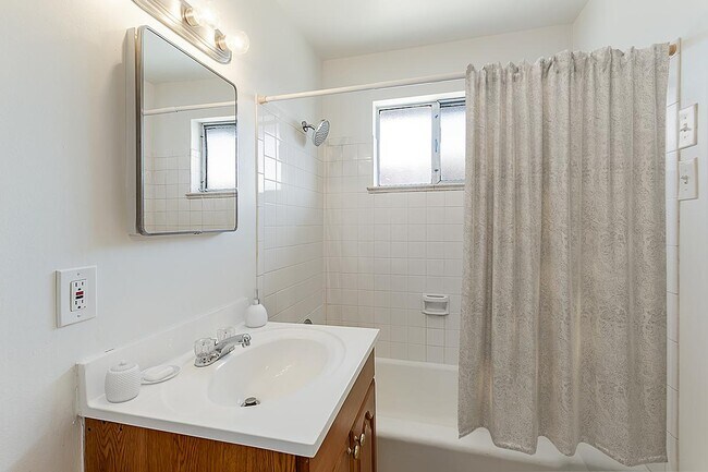 Photo - Maple Leaf Apartments