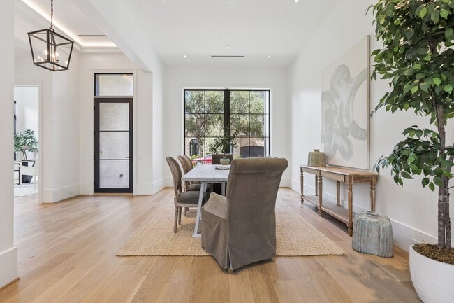 Photo - 2711 Eastgrove Ln