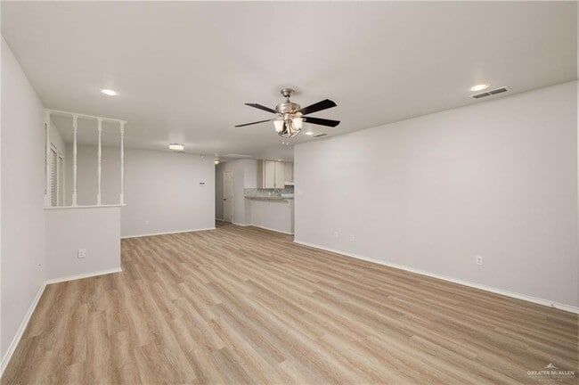 Photo - 15 Camelot Dr