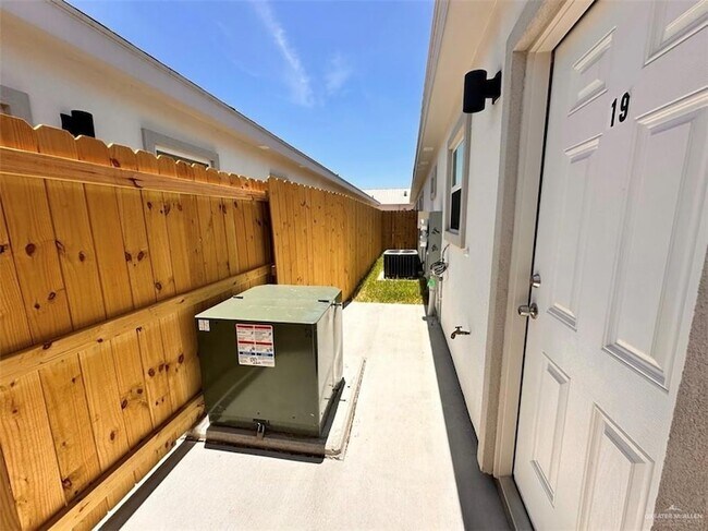 Photo - 740 N Alamo Rd Unidad 19