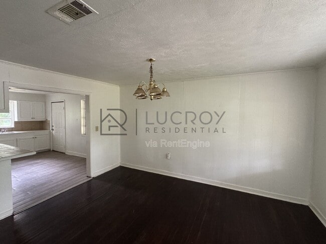 Photo - 323 Colonial Dr