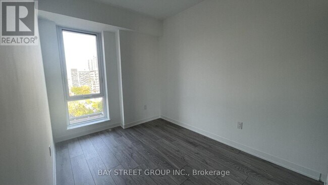 Photo - 10 Oak St Unit 902