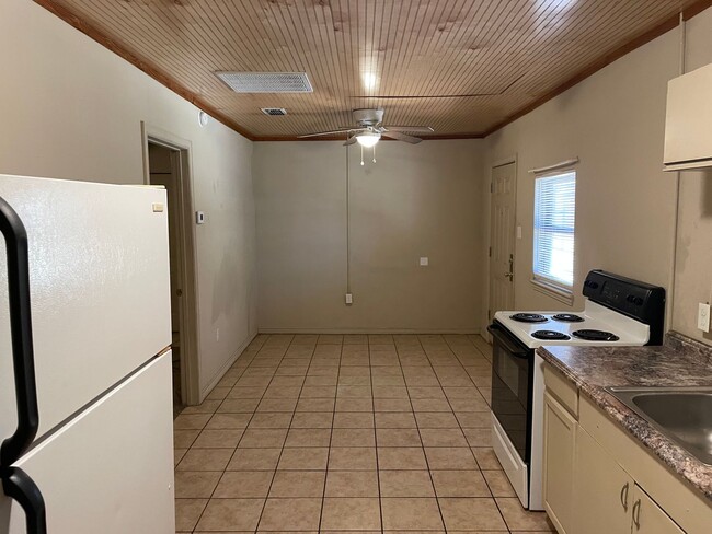 Photo - 2826 Pine St