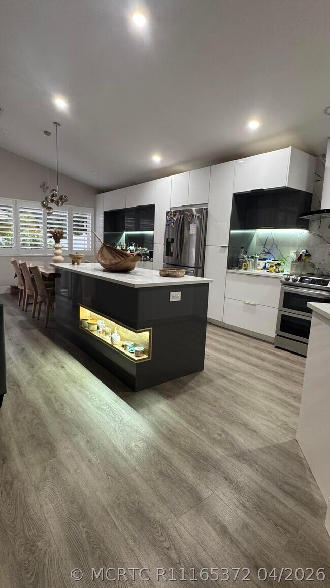 672 NW 45th Ave