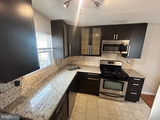 Photo - 40 E Barney St