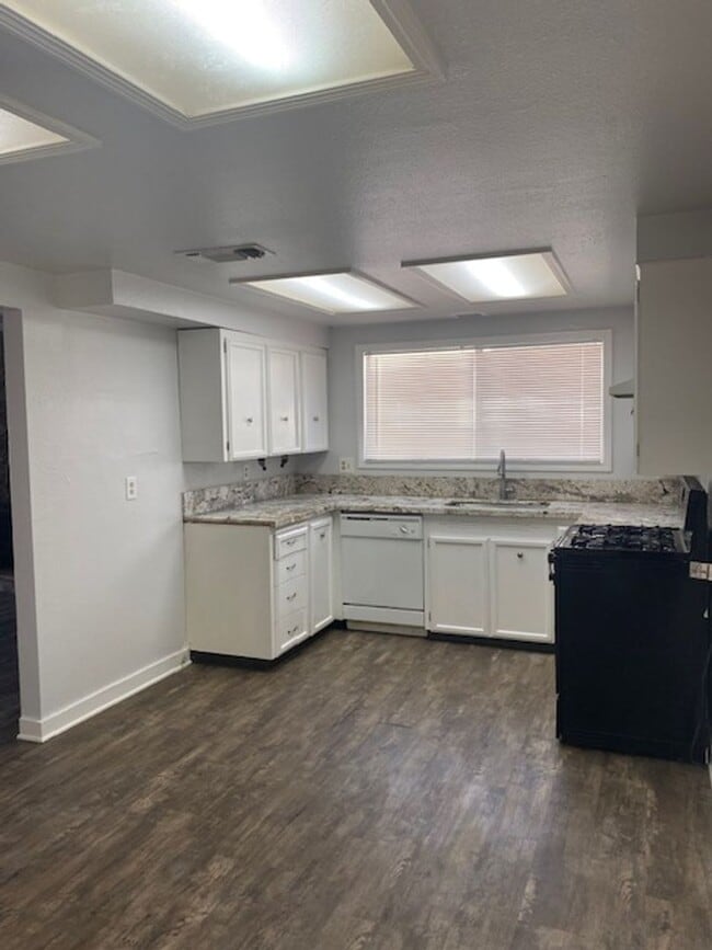 Photo - Nice Home in Enterprise Area!!