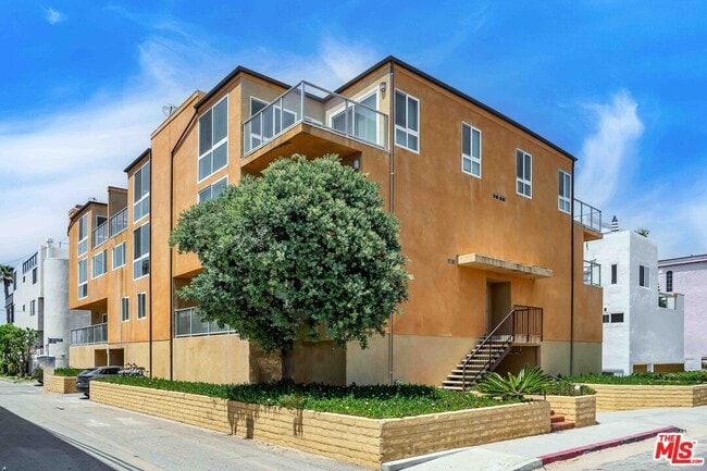 Photo - 15 63rd Ave Unidad 3