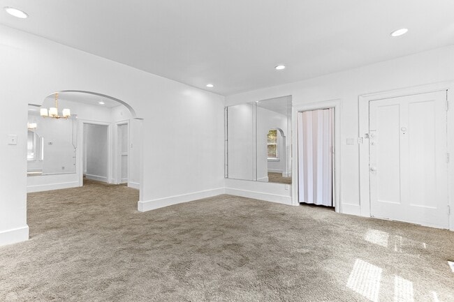 Photo - 2964 Leslie St Unit 1