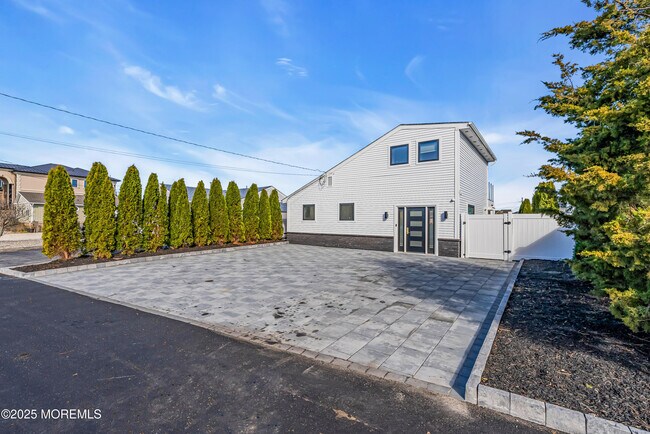 Photo - 320 Silver Lagoon Dr