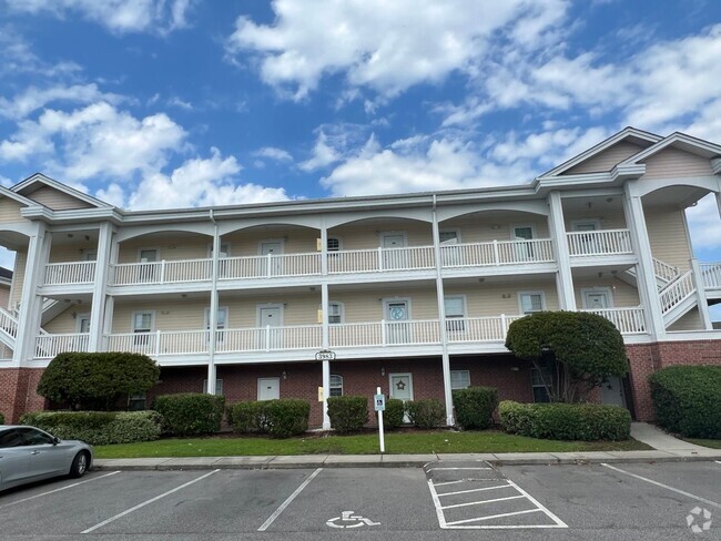 Building Photo - Beautifully Furnished 2 Bedroom, 2 Bath Co... Rental