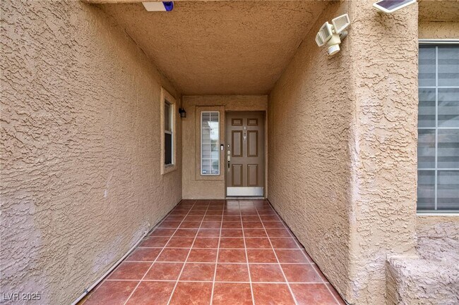 Building Photo - 9836 Russett Wood Cir