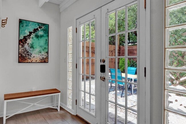 Building Photo - 211 Lessin Ln