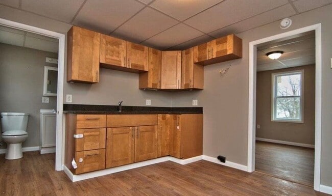 Building Photo - 603 S Blakely St Unit #2