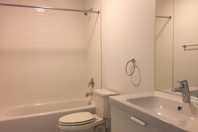 Photo - 5524-5526 S. Everett Avenue