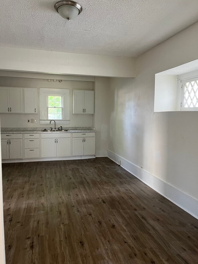 Photo - 126 Churchill Rd