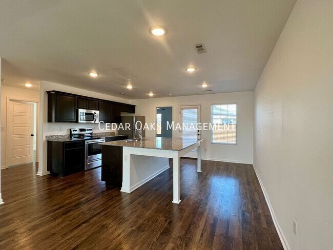 Photo - 806 Granite Cir SW
