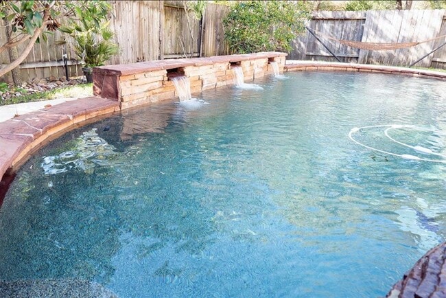 Photo - 102 N Queenscliff Cir