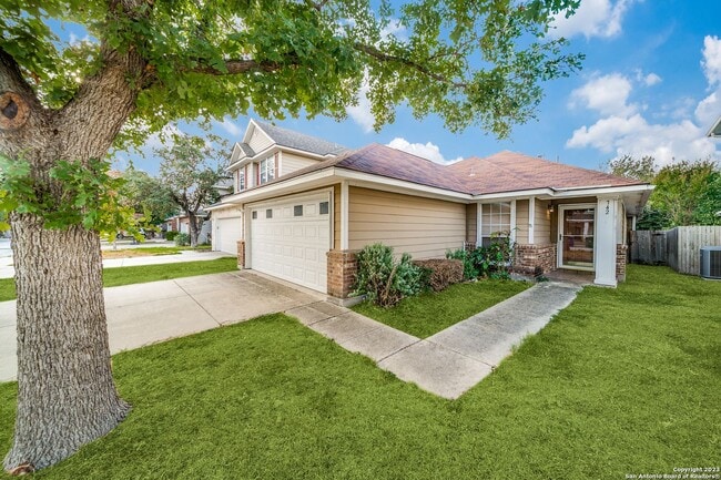Building Photo - Charming Home Awaits: Spacious & Modern Living in a Prime Location