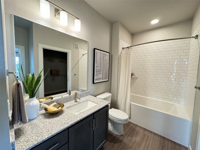 Photo - 18300 Marvelous Pl Unidad B2.1328