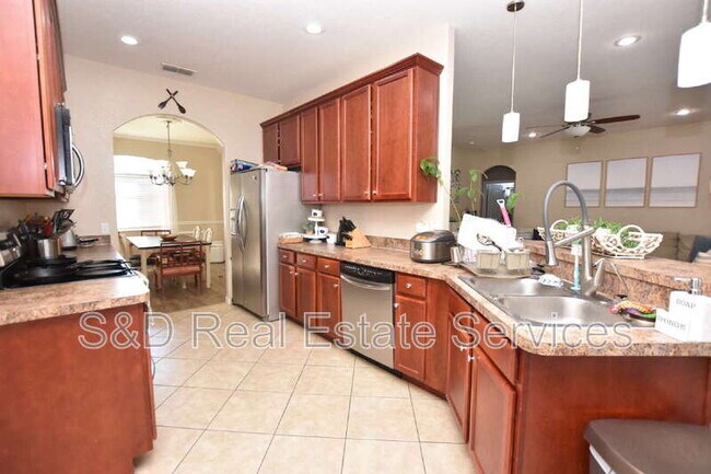 Photo - 7061 Heatherbrook Dr