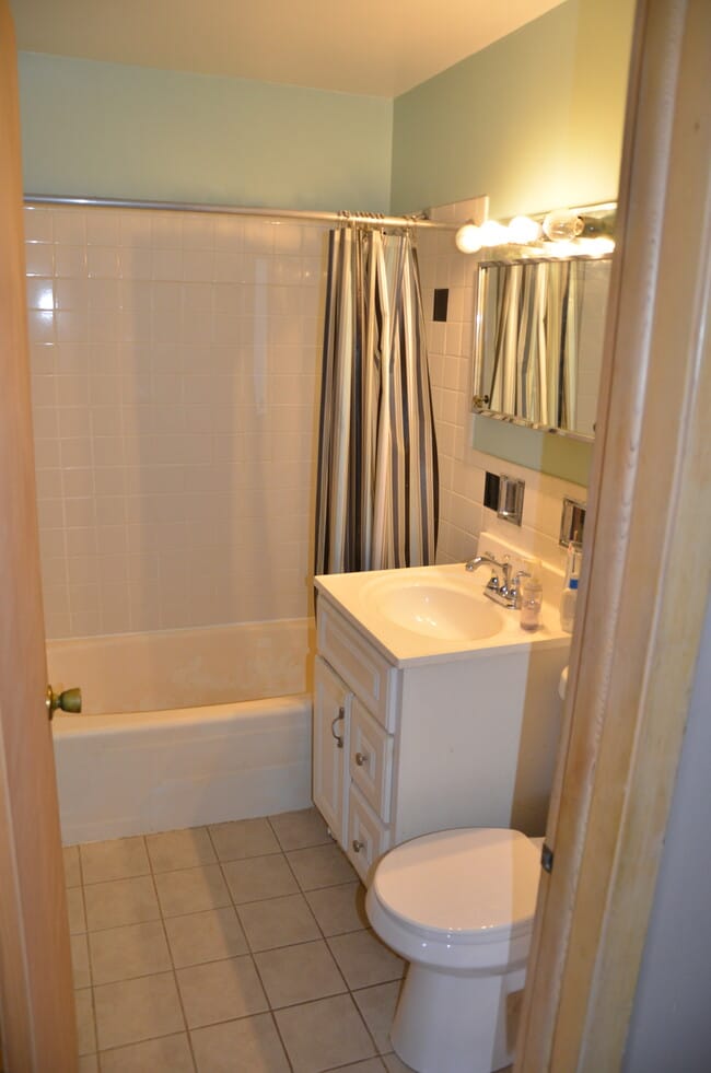 Photo - 1603 Waukegan Rd Unidad 16