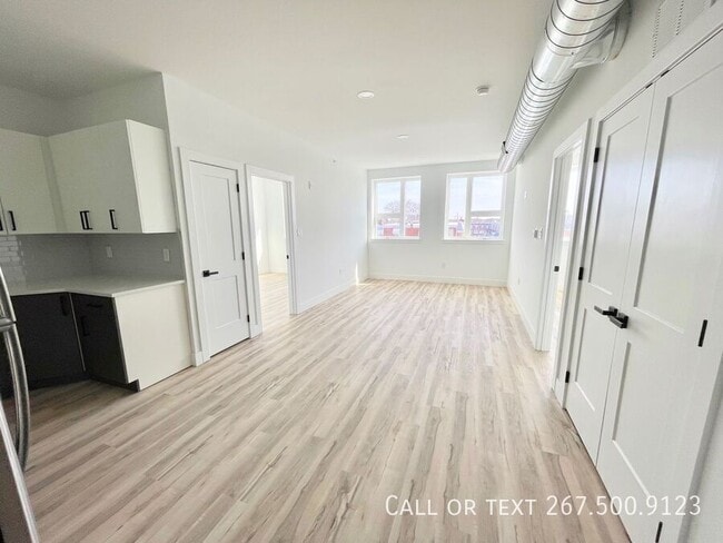 Building Photo - 1845 Hartranft St Unit 206