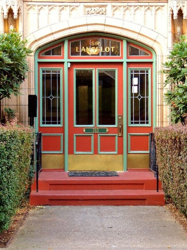 Sir Lancelot Apartments Unit 307 Seattle, WA