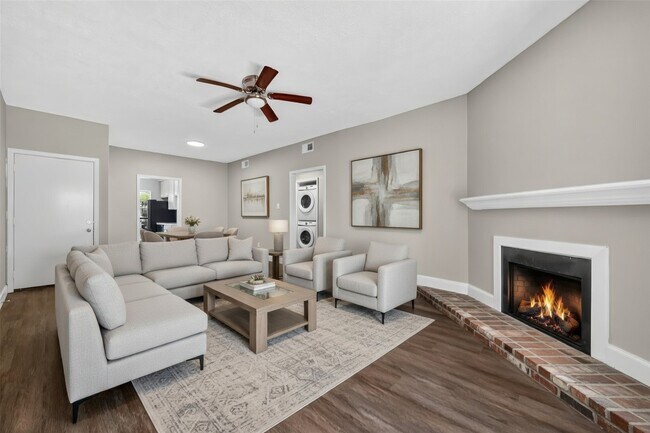 Building Photo - 9707 Richmond Ave Unit 75