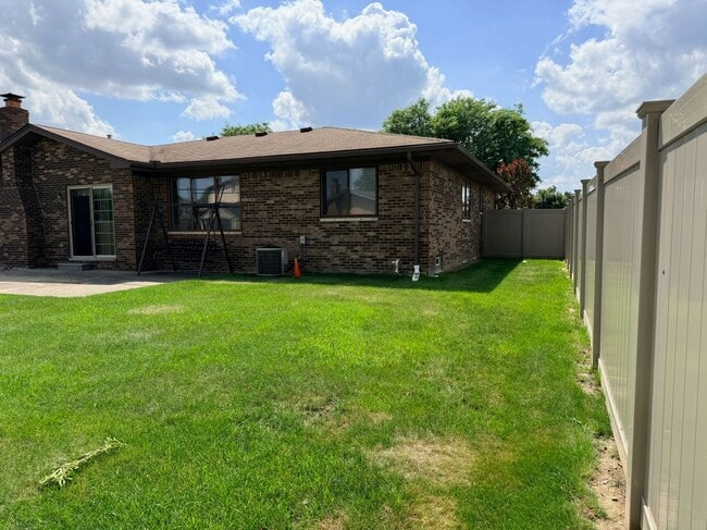 Photo - 38352 Coronation Dr