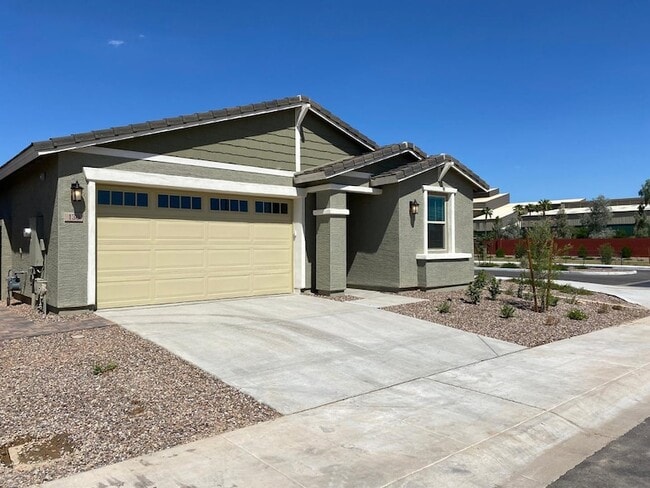 Photo - 130 E Elmwood Pl