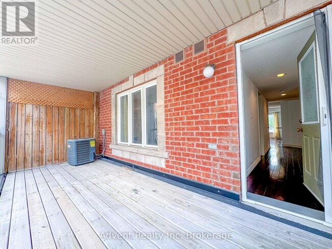 Photo - 160 Louisbourg Way