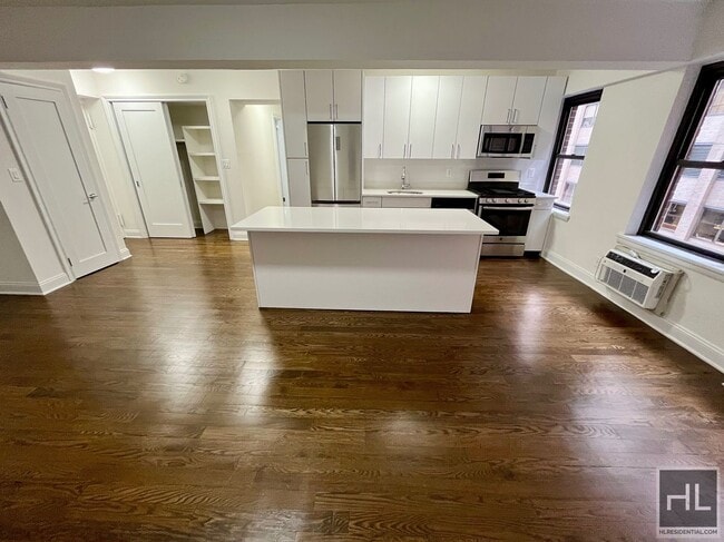 Building Photo - EAST 57 STREET