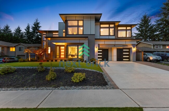 Building Photo - "Stunning 5-Bedroom Kirkland Home with 4.5 Baths and 4,125 Sq Ft of Luxurious Living Space!"