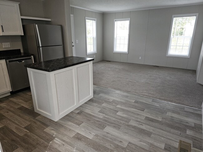 Photo - 855 W Jefferson St
