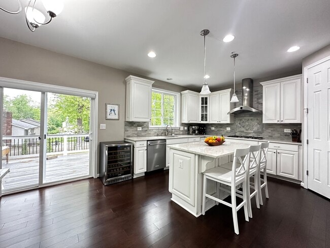 Photo - 904 St Martins Loop