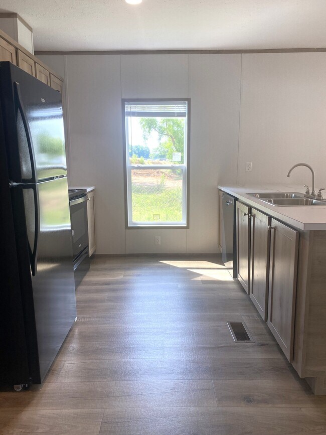 Photo - 535 Canterbury Ct