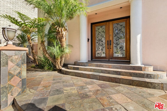 Photo - 138 N Almont Dr